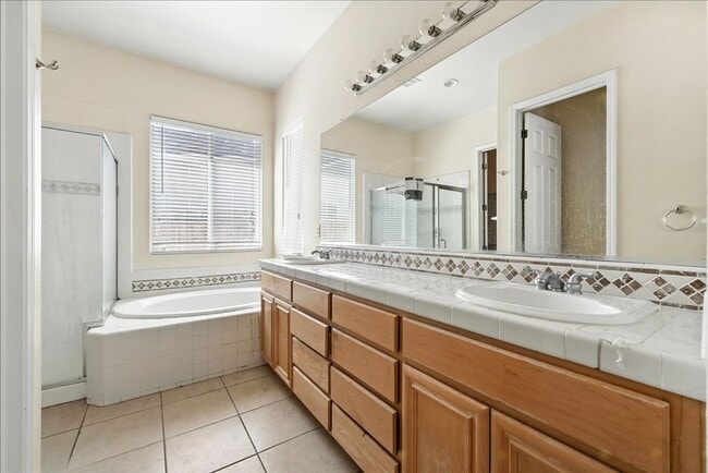 Building Photo - 5733 Spenlow Way