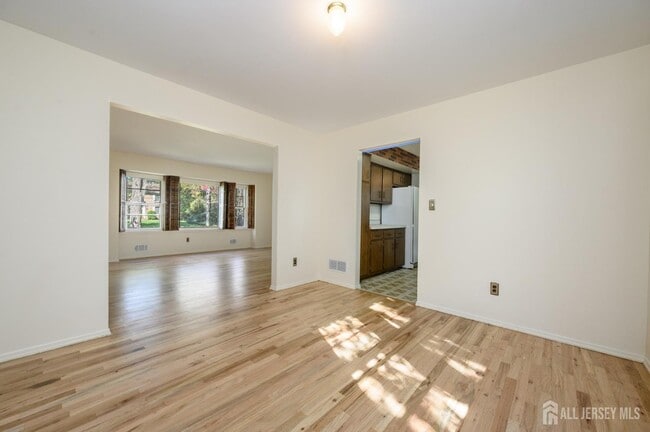 Building Photo - 3996 Park Ave