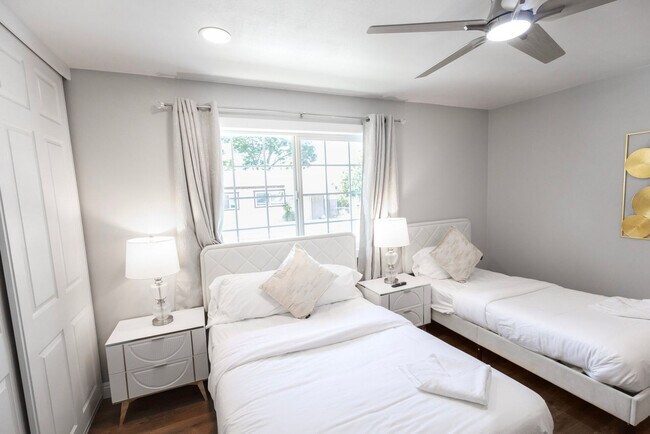 Building Photo - 1063-67 Gillespie Dr