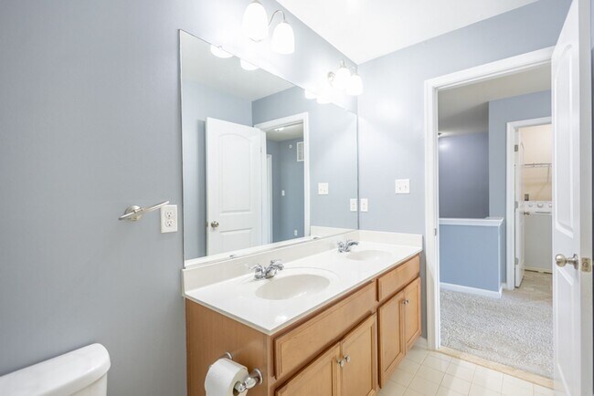 Building Photo - Lovely 3 BR/2.5 BA Townhome in Lanham!