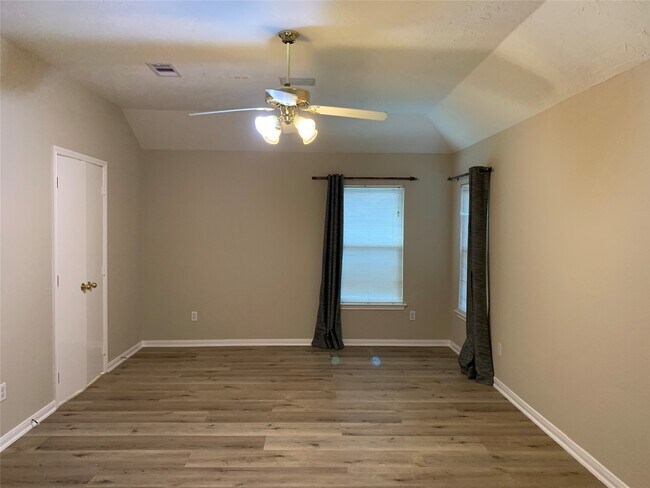 Building Photo - 3611 Stratford Town Ln