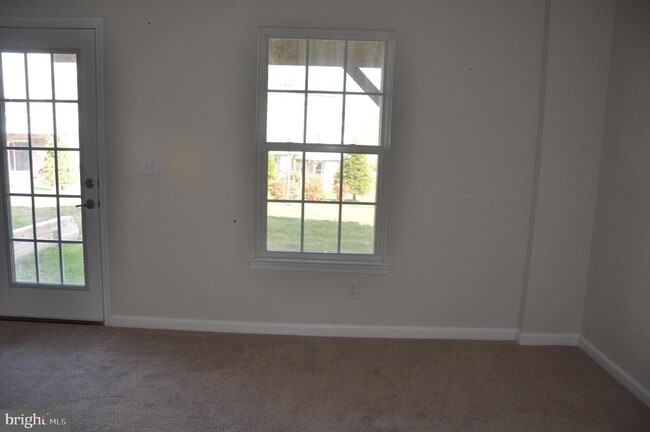 Building Photo - 905 Susan Cir