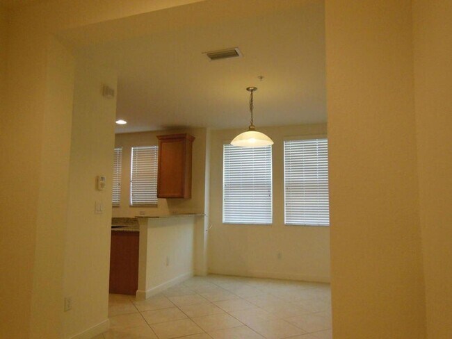 Building Photo - 590 Amador Ln