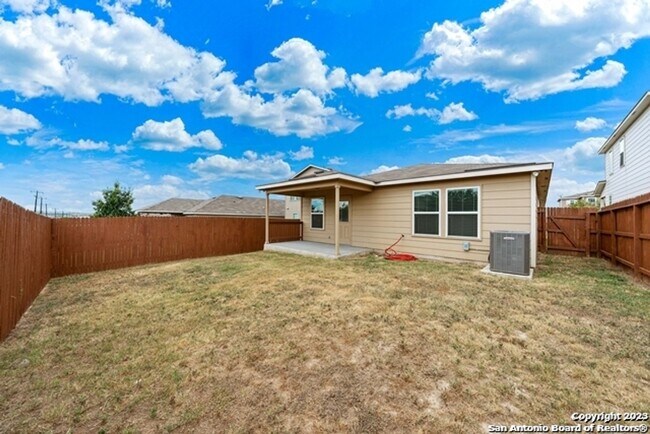 Building Photo - 3 Bedroom/2 Bath Silver Canyon Subdivision