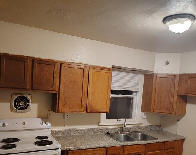 Building Photo - 7176 Hunter Ave