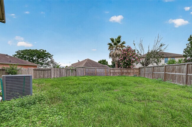 Building Photo - 19451 Nasworthy Dr