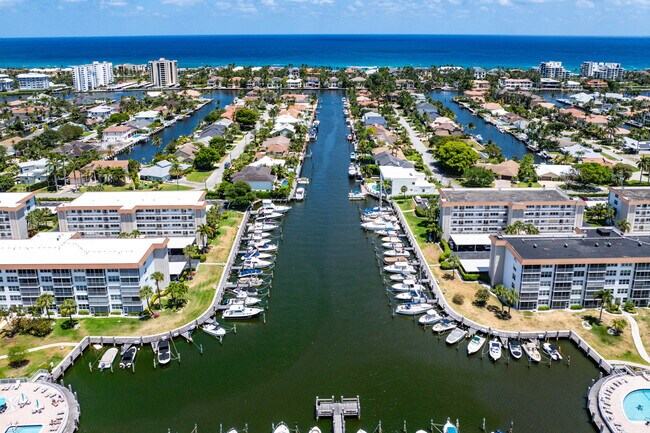 Building Photo - 911 Gardenia Dr