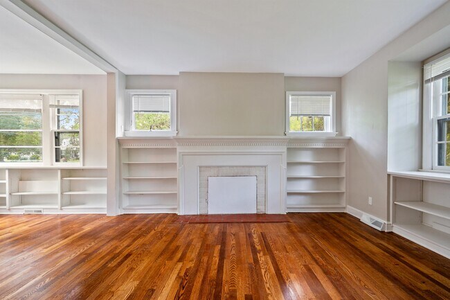 Building Photo - 1122 Lower Ferry Rd