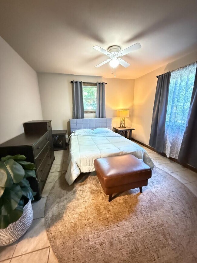 Building Photo - 343 Knob Hill Cir