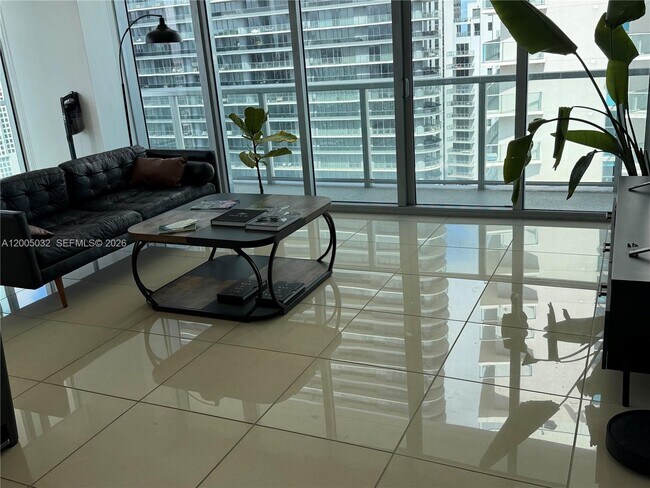 Building Photo - 1111 SW 1st Ave