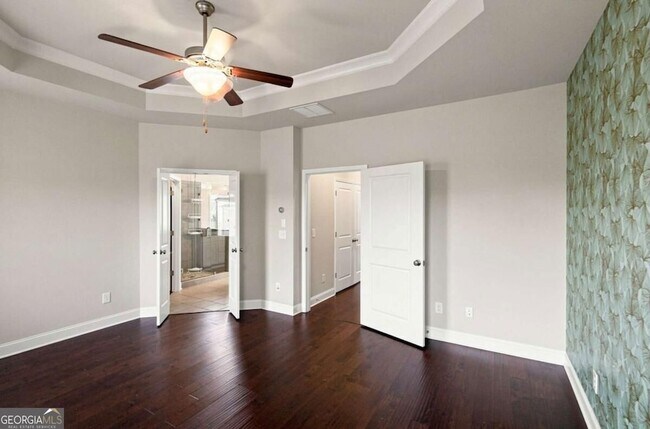 Building Photo - 7850 Laurel Crest Dr