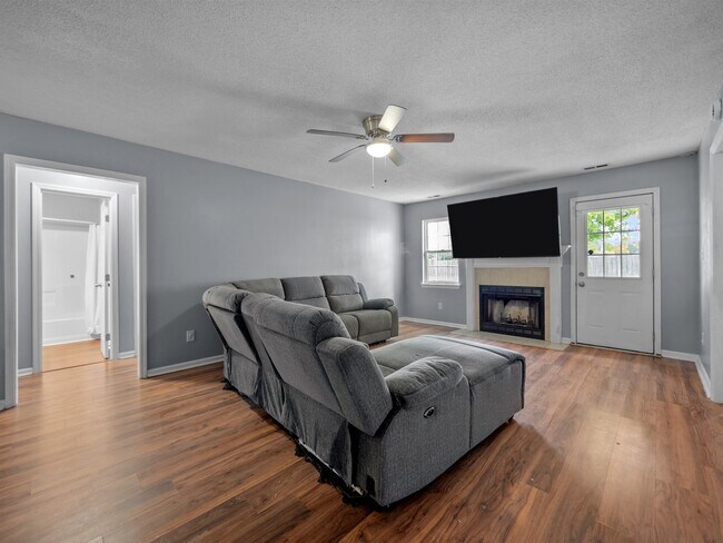 Building Photo - 1020 Furia Dr
