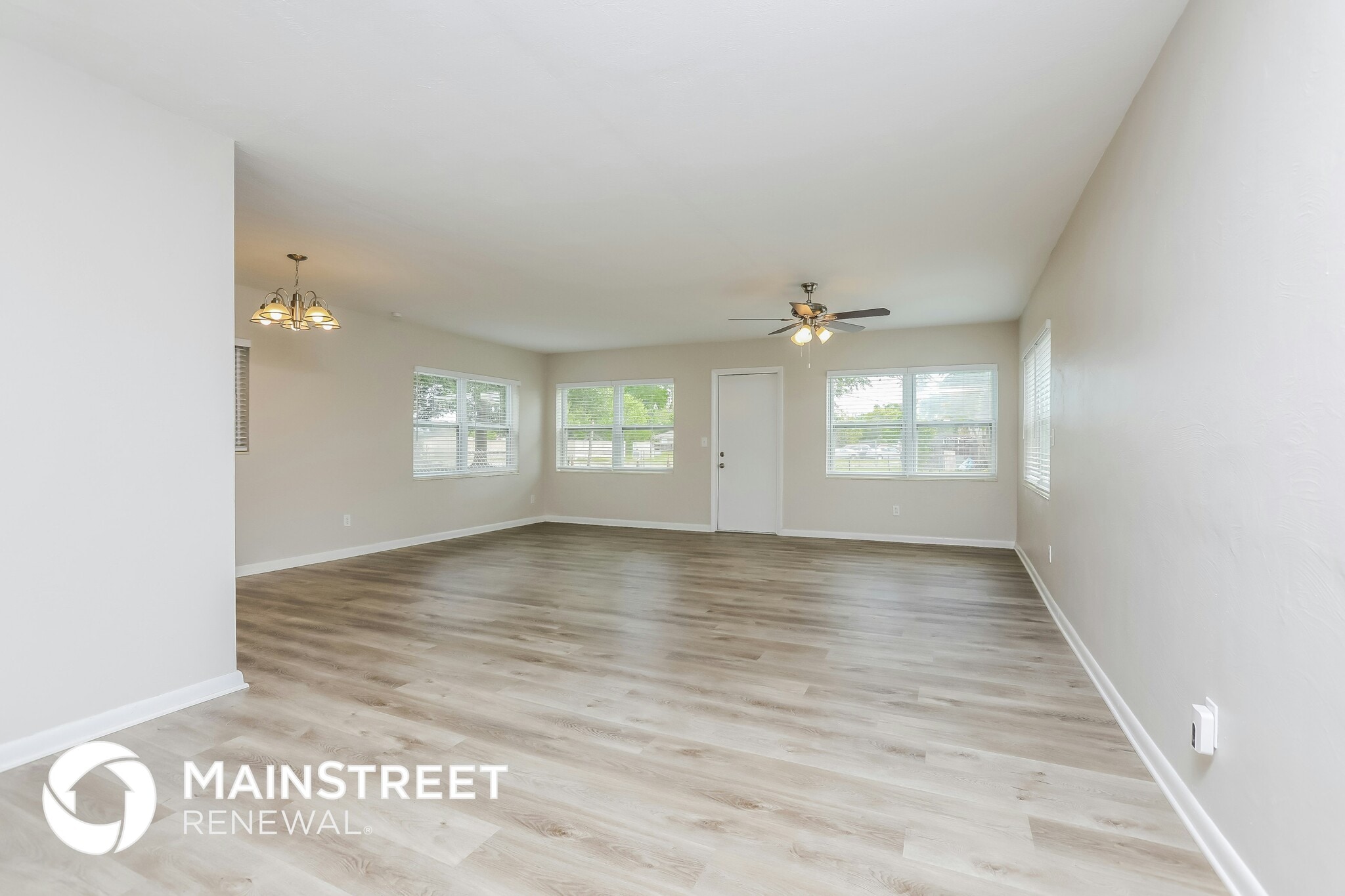 Building Photo - 5730 Oleander Dr