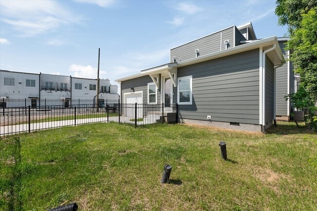 Building Photo - 1802 10th Ave N