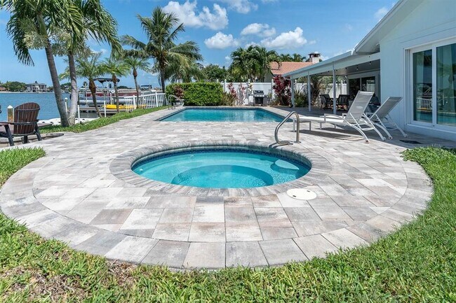Building Photo - 6440 3rd Palm Point