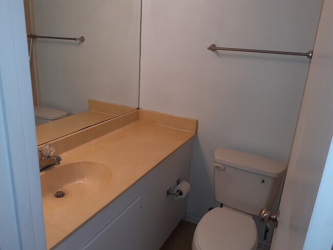 Building Photo - 3350 Altamont S