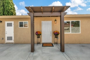 Building Photo - 1012 W Walnut St