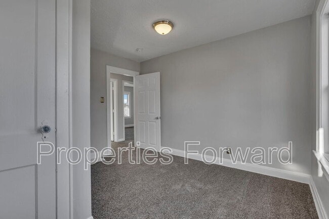 Building Photo - 1185 E 22nd Ave