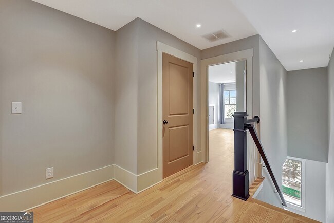 Building Photo - 10659 Serenbe Ln