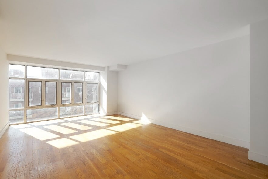 Building Photo - LUXURY Giant 2 BED LOFT in Queens!