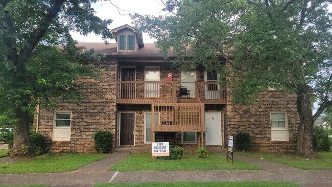 Building Photo - 1 month free Section 8 accepted Spacious 2-Bed, 2-Bath Sanctuary in Huntsville – Your Ideal Retre...