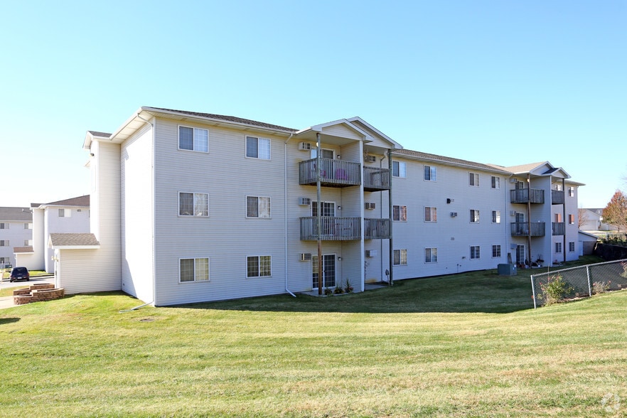 Building - Deer Run Apartments