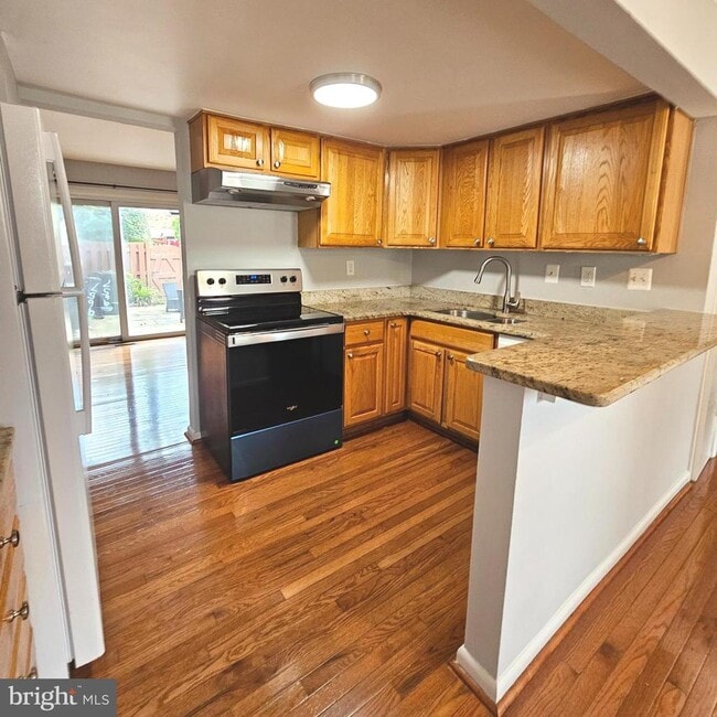Building Photo - 9657 Lindenbrook St