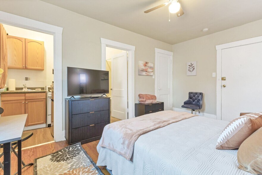 Primary Photo - 1329 N Grant St