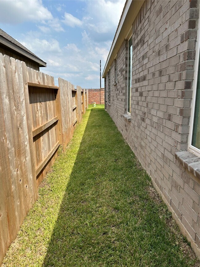 Building Photo - 6306 Orchid Bch Dr