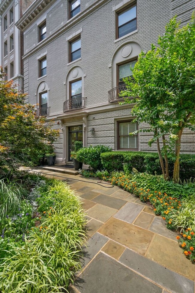 Building Photo - Available Now! 1 Bedroom 1 Bathroom Condo ...