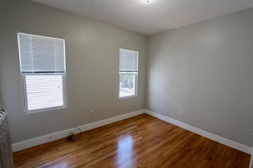 Building Photo - 109 Pleasant St