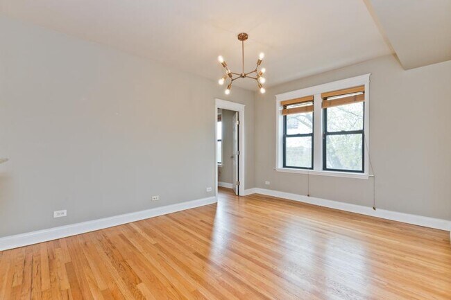 Building Photo - 2 bedroom in Chicago IL 60618
