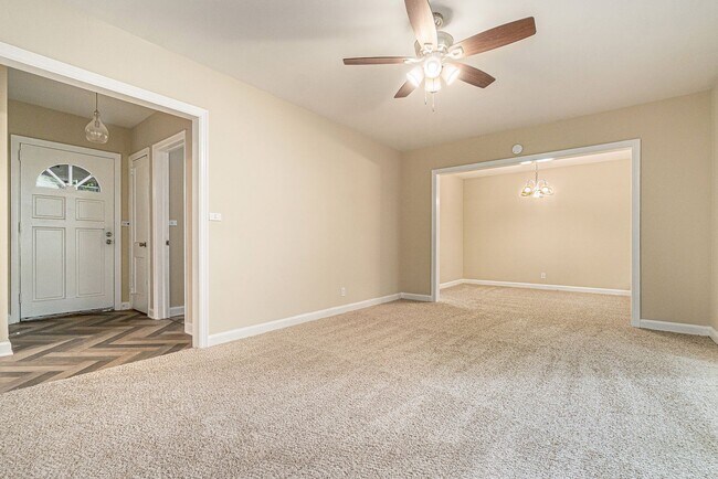 Building Photo - 721 Luckie Ln NE