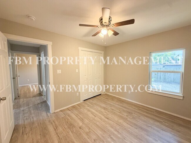 Building Photo - 103 E Allyn Ave