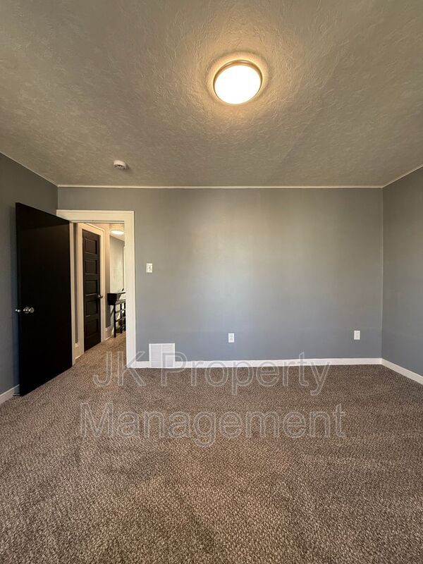 Building Photo - 1512 3rd Ave N