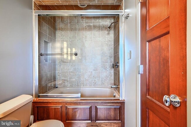 Building Photo - 1301 Hull St