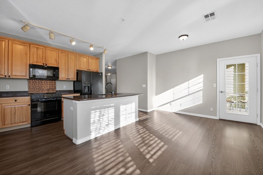 Building Photo - 15455 Canyon Rim Dr