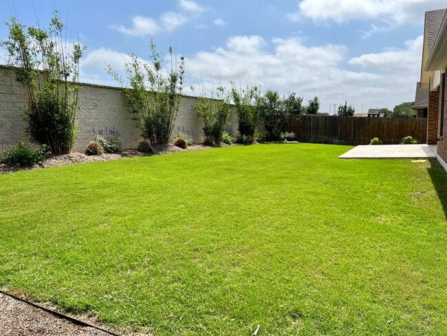 Building Photo - 8712 Vantage Point Dr