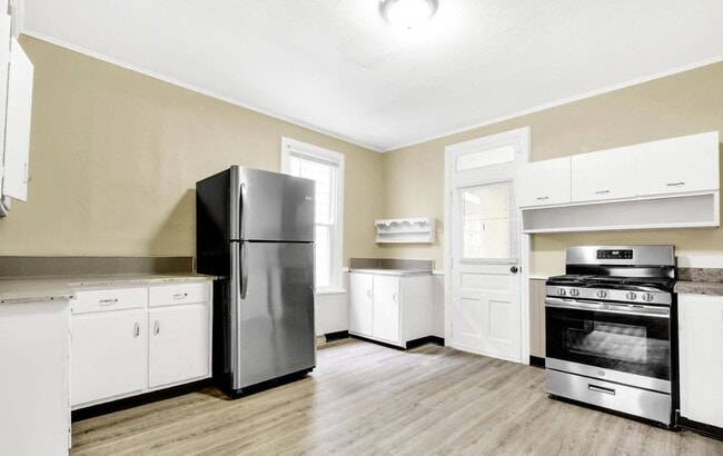 Building Photo - Bright 4 Bedroom, 1.5 Bath Home in Enola Pa!