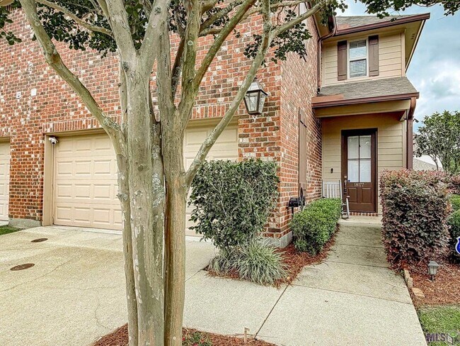 Building Photo - 18177 Pinehurst Dr