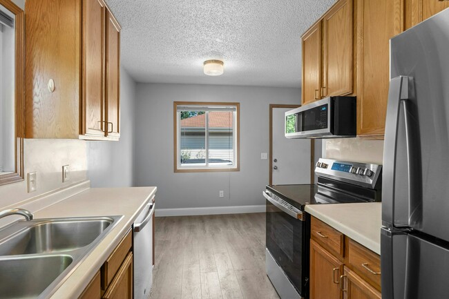 Building Photo - 14840 Dallara Ave