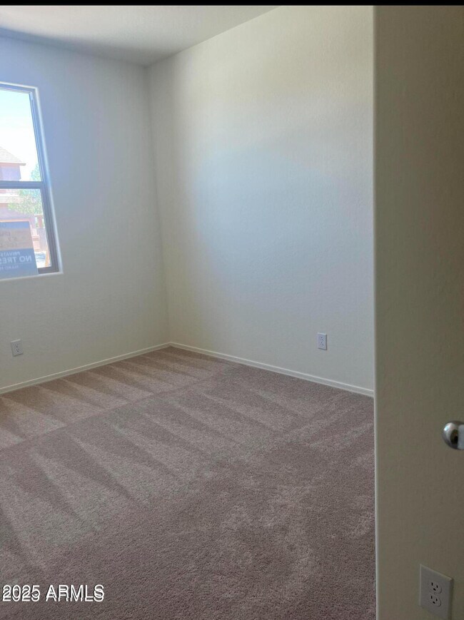 Building Photo - 1565 E Kingman Pl