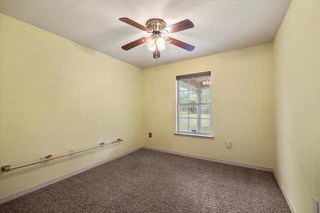 Building Photo - Charming 3 Bed / 2 Bath - Avail. 8/10/26