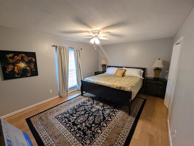 Building Photo - 3600 Chateau Dr