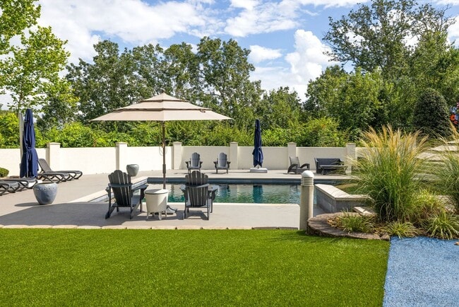 Building Photo - Located in the gated Valhalla community in Brentwood