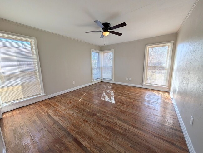 Building Photo - 3 Bed 1.5 Bath Close to Tech! Move In Ready