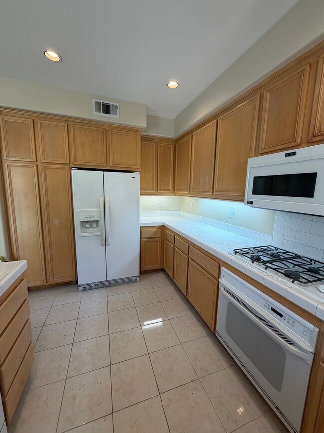 Building Photo - 57 Del Ventura