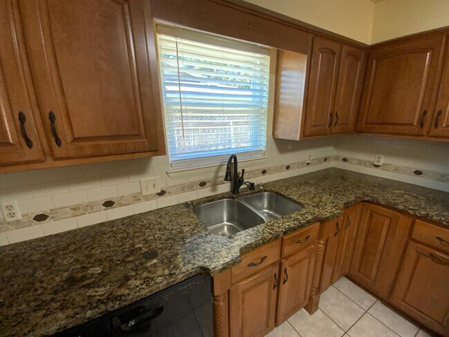 Building Photo - 129 12th Ave