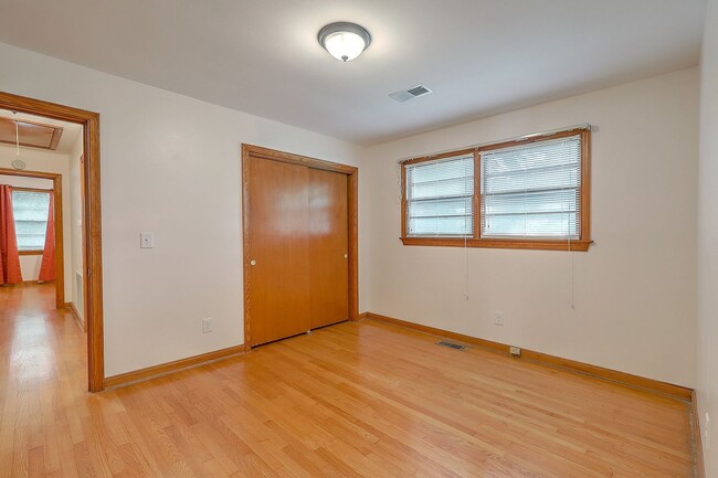 Building Photo - Single Family Home in Park Circle!
