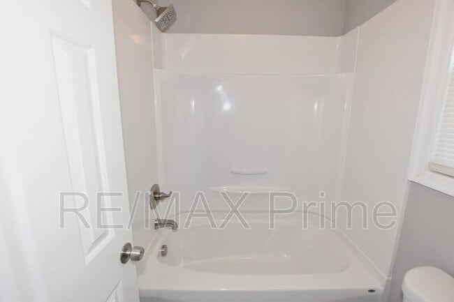 Building Photo - 204 Knell's Ridge Dr